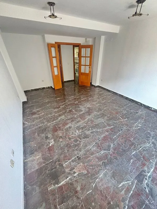 Séjour - Apartment with Balcony and Lift in Safranar