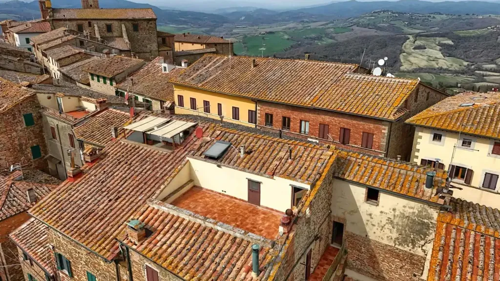 Historic Apartments with Rooftop Terrace in Radicondoli