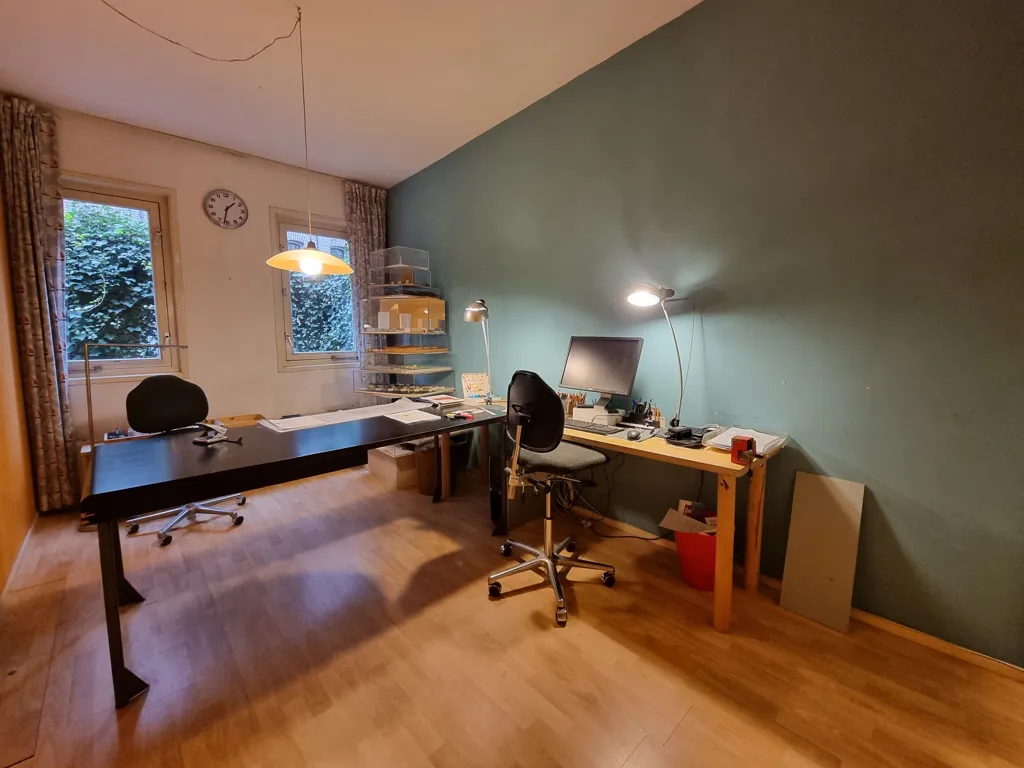 Bureau - Ground Floor Apartment with Canal View in Amsterdam