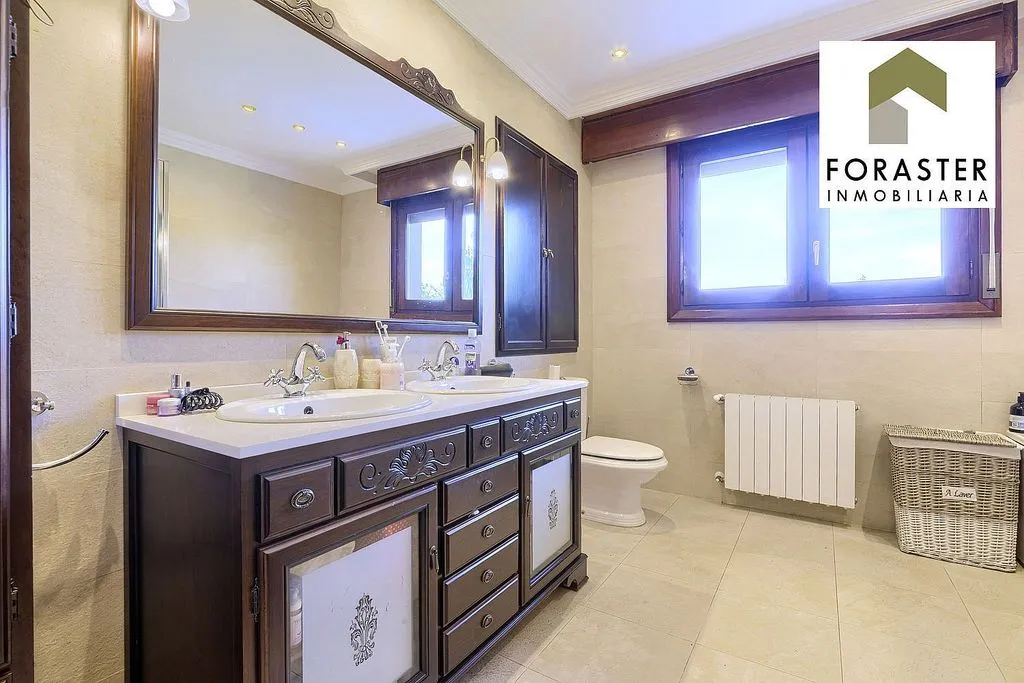 Salles de bain - Chalet with Pool and Terrace in Loiu