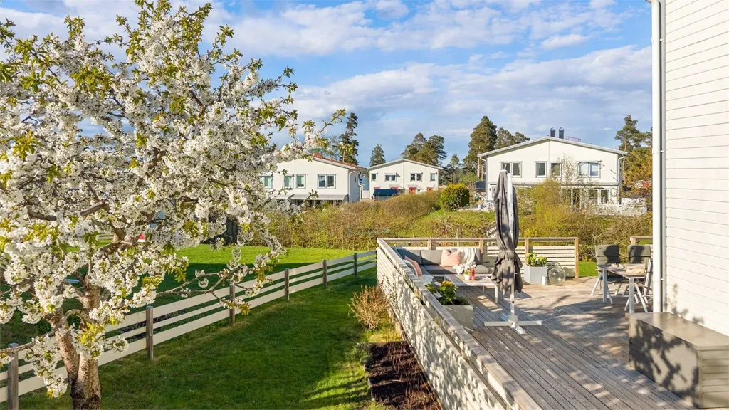 Jardin - Parhouse with Sea View in Torsbyfjärden