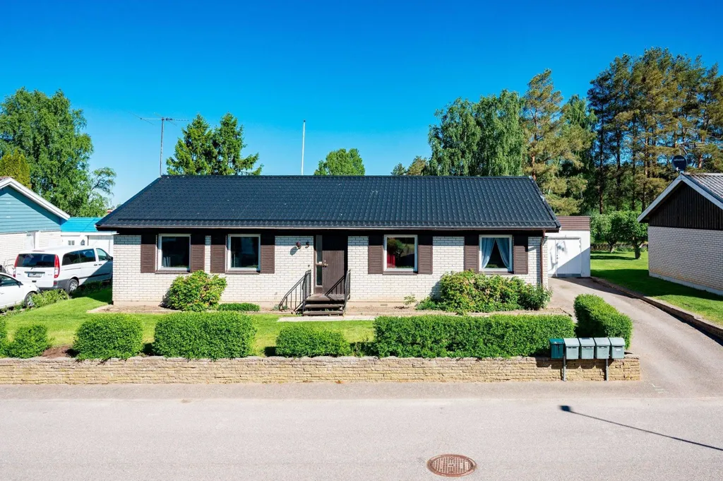 4-toaline maja asukohas Vara kommun