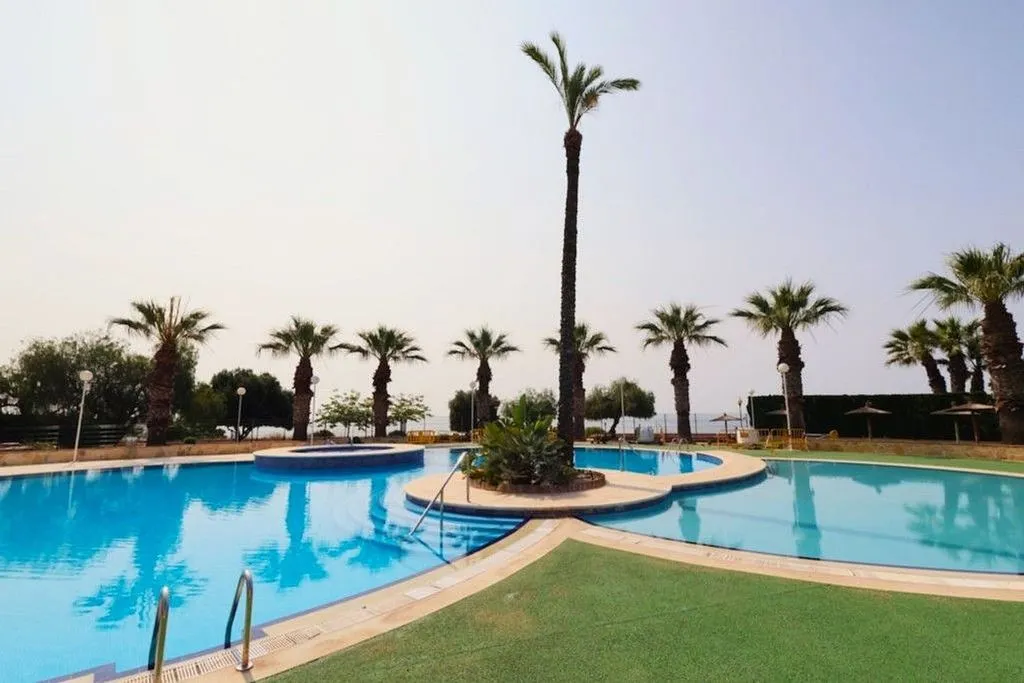 Bassein - Seafront Apartment with Pool in Cabo Roig
