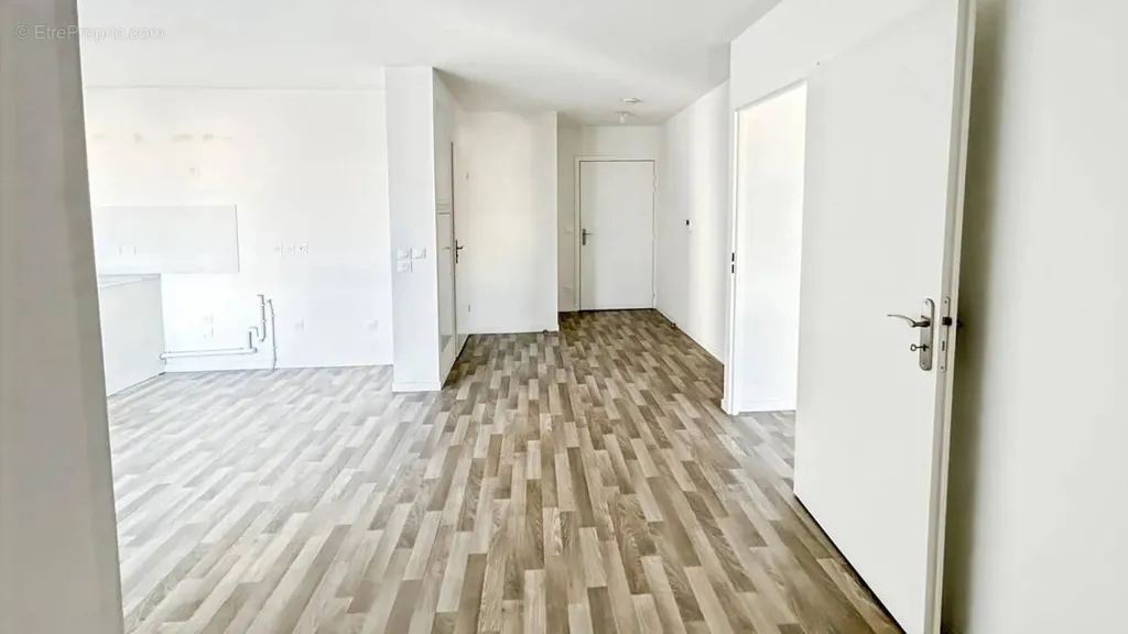 Toad - Modern Two-Bedroom Flat in Eco-Quarter, Melun