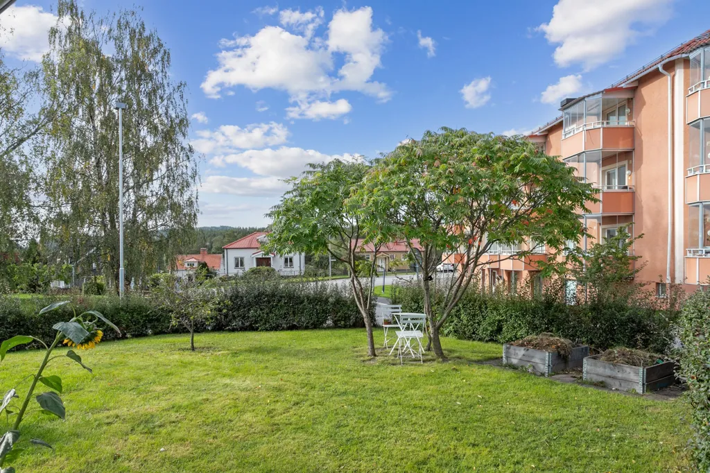 Aed - Terraced House with Garden in Kisa