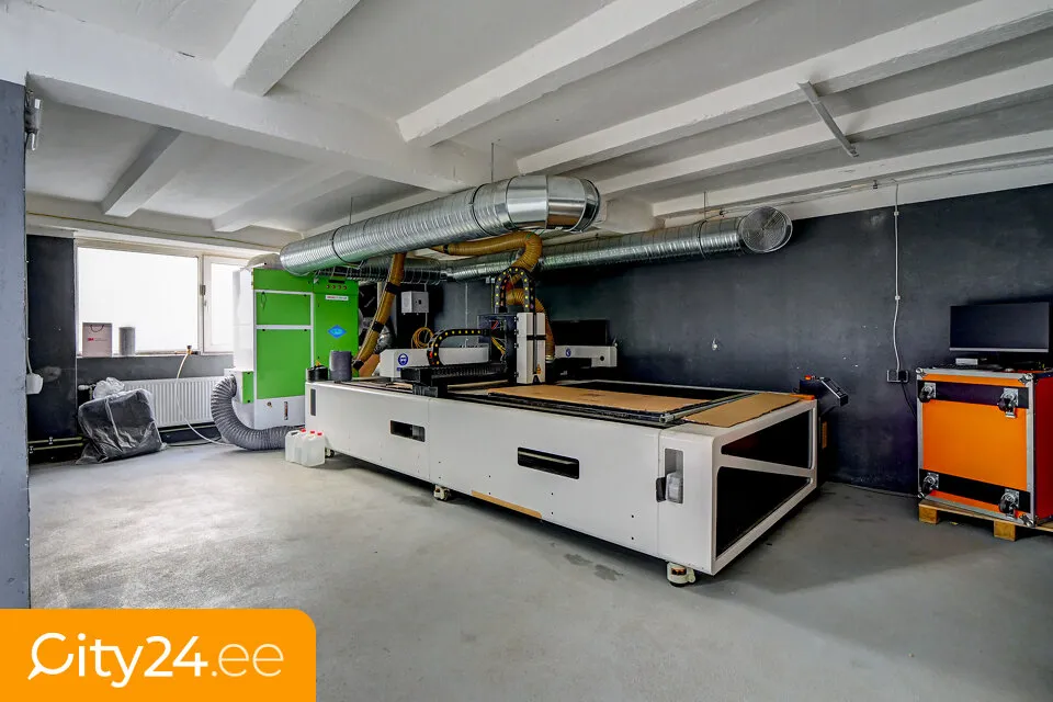 Toad - Warehouse/Shop Space with 3 Floors in VEF District