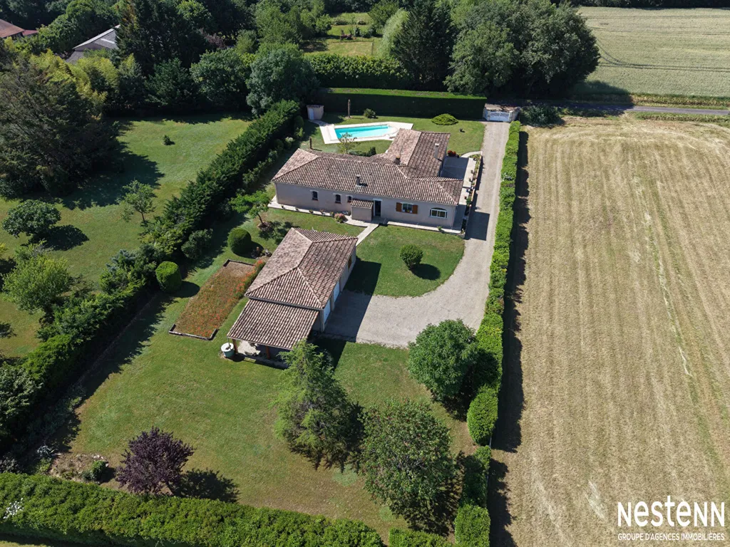 Vista aerea - Contemporary House with Pool in Condom
