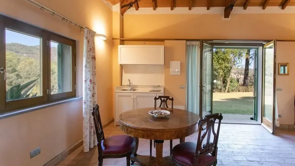 Söögituba - Historic Villa with Pool in Porto Azzurro