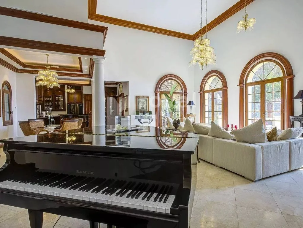 Séjour - Villa Luxueuse avec Piscine à Mougins