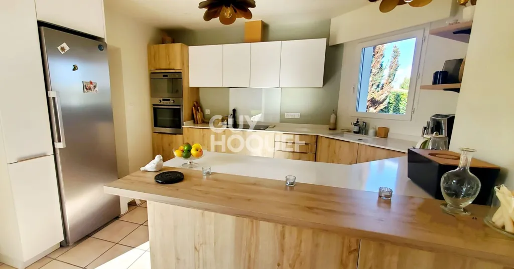 Kitchen - Renovated House with Pool in Tosse