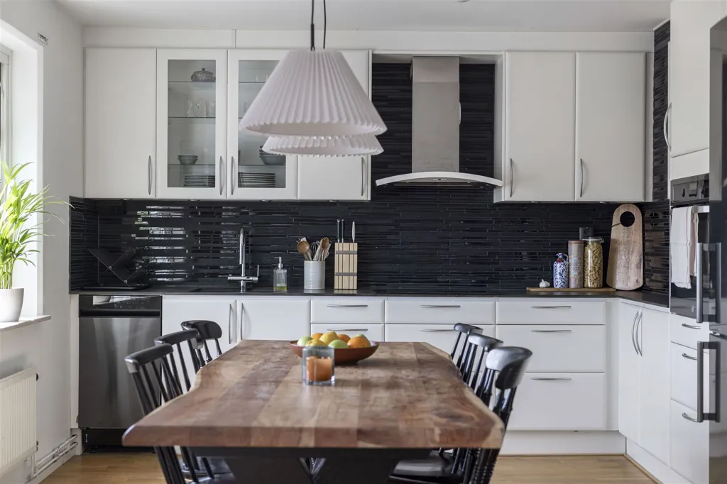 Cucina - Modern Flat with Balcony in Central Halmstad