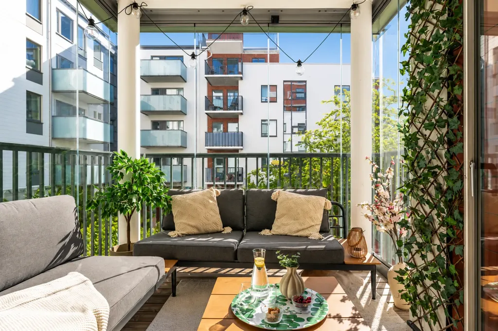 Balcon - Modern Flat with Two Balconies near Täby Centre