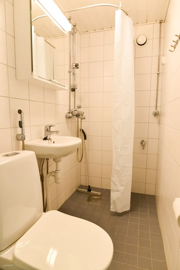 Salles de bain - Bright Studio with Balcony in Turku Centre
