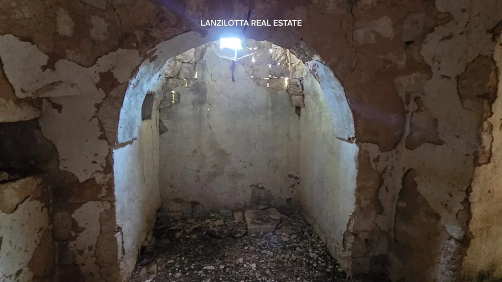 Pièces - Trullo Complex for Renovation in Cisternino