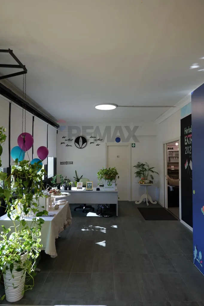 Hallway - Professional Space with Parking in Rovereta