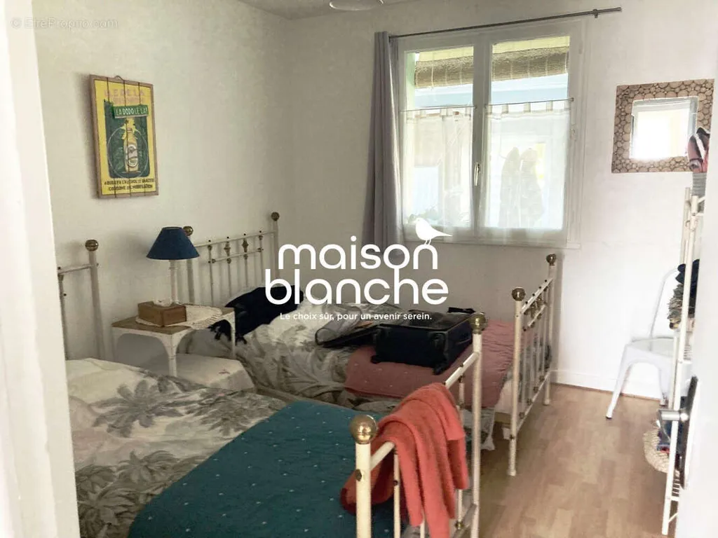 Chambres - Maison avec Jardin à Nanteuil