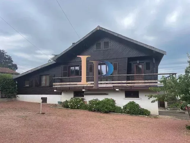 Esterno - Chalet with Pool in Charlieu