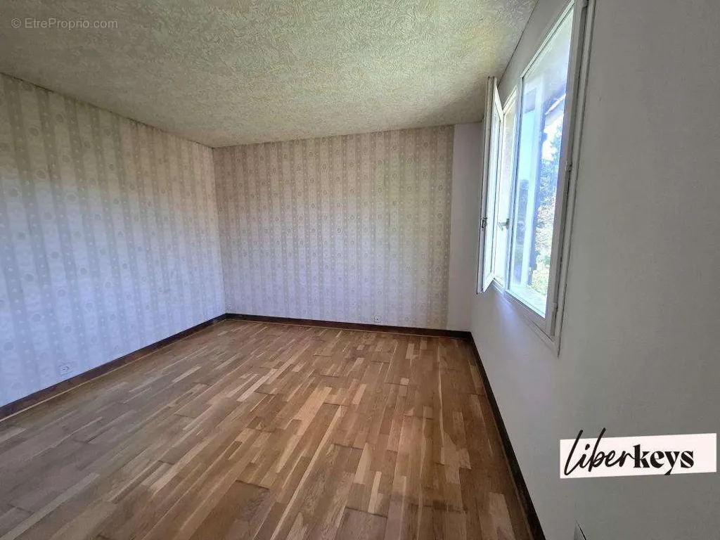 Pièces - Maison Lumineuse à Sainte-Mesme, Proche Dourdan