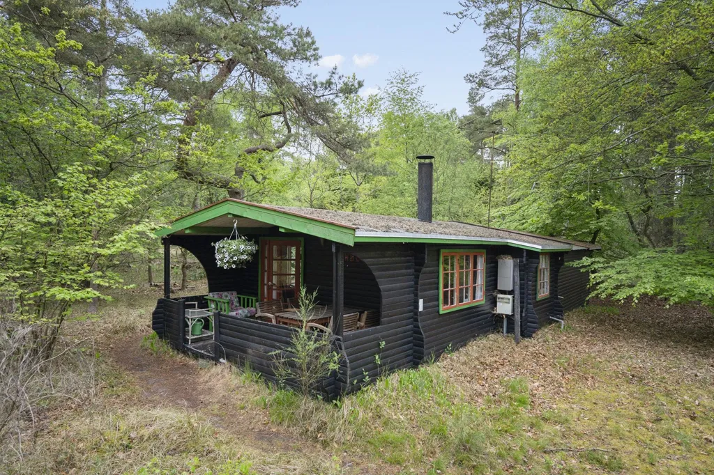 Exterior - 1950s Cottage with Garden in Frederiksværk