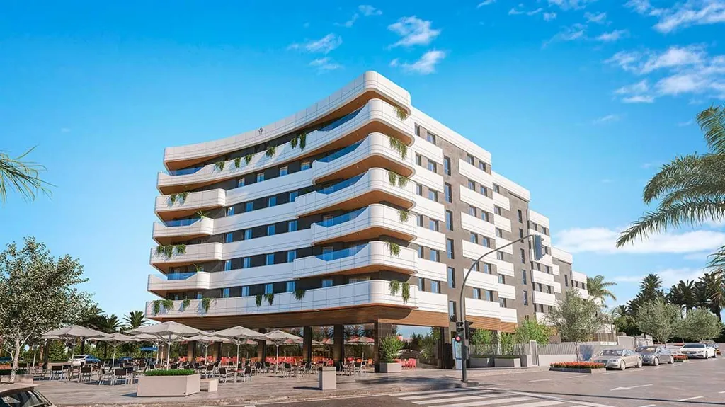 4-Bedroom Apartment with Pool in Estepona Centre