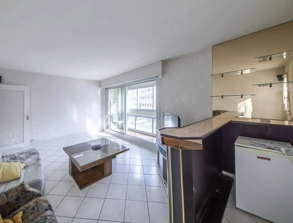 Séjour - Appartement 4 Pièces avec Loggia à Poitiers