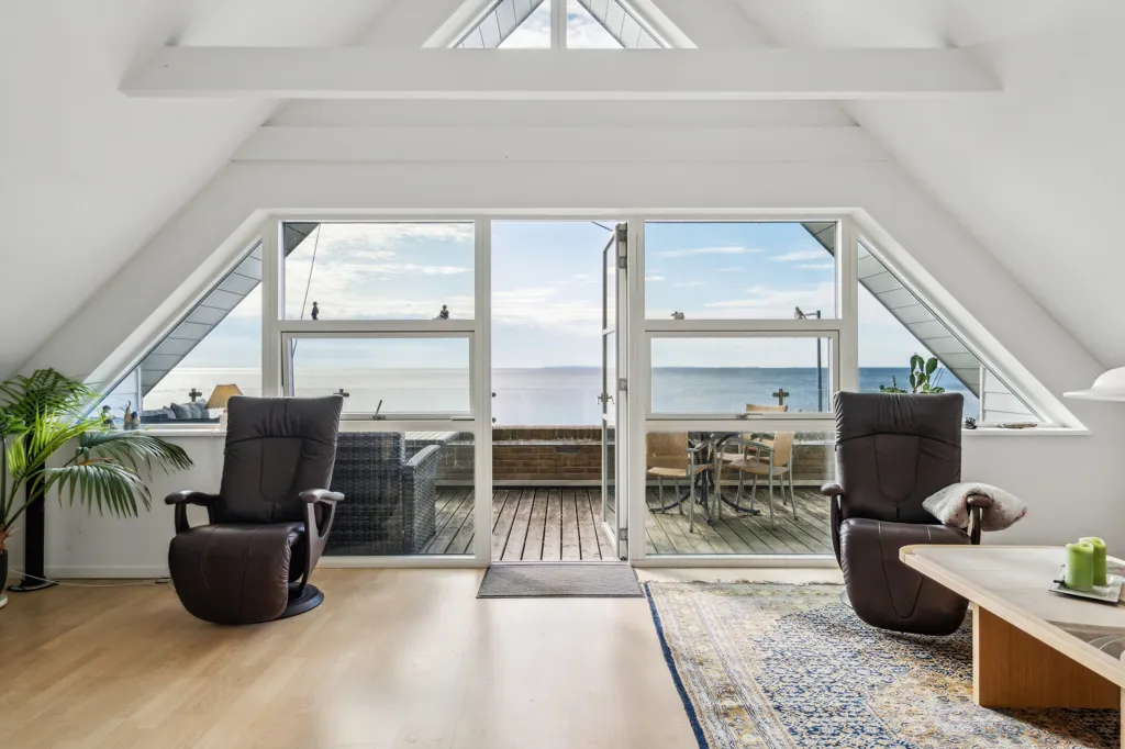 Elutuba - Modern Villa with Water View in Faxe