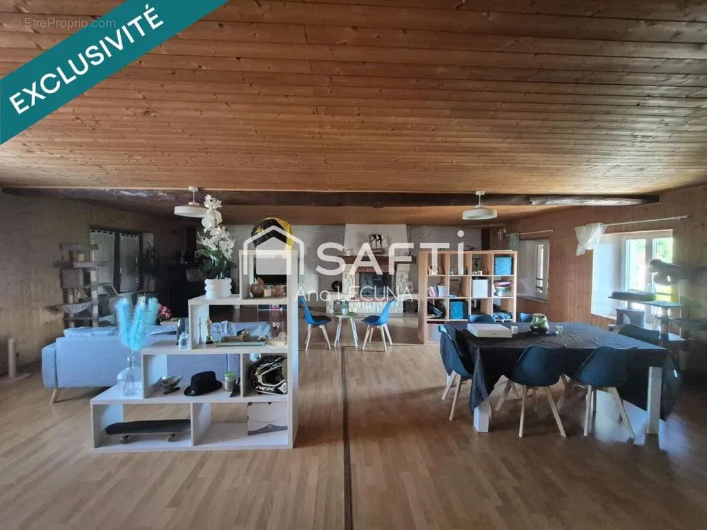 Söögituba - Characterful Building with Potential in Le Pin