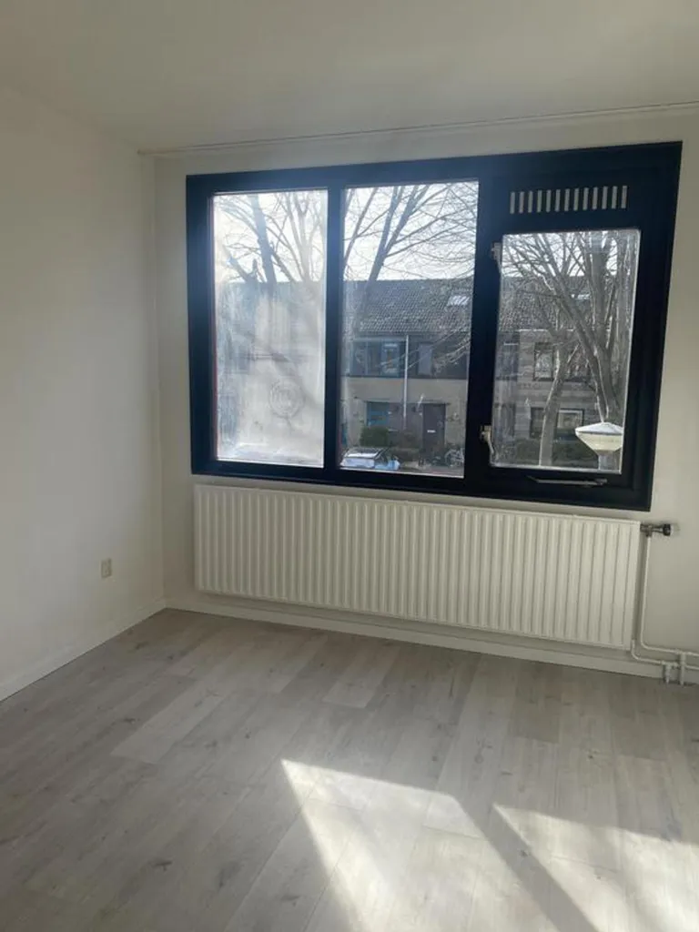 Toad - Corner House with Backyard in Almere-Stad
