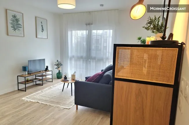 Séjour - Appartement Rénové avec Parking à Rueil