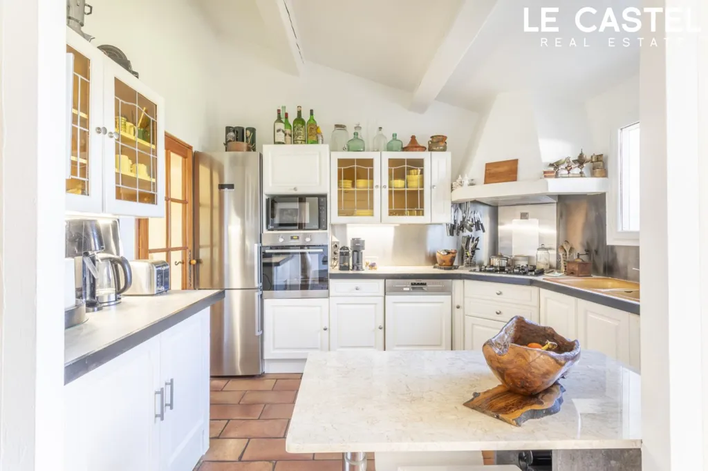 Köök - Charming House with Pool and Panoramic View in Trets