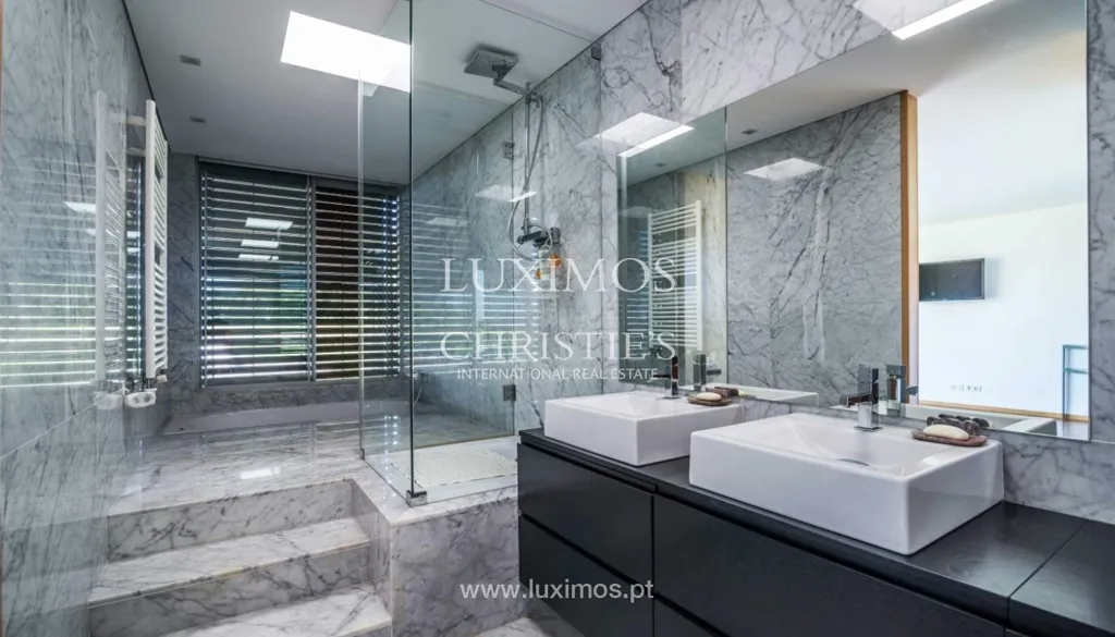 Vannitoad - Secular Solar with Historic Features in Santo Tirso