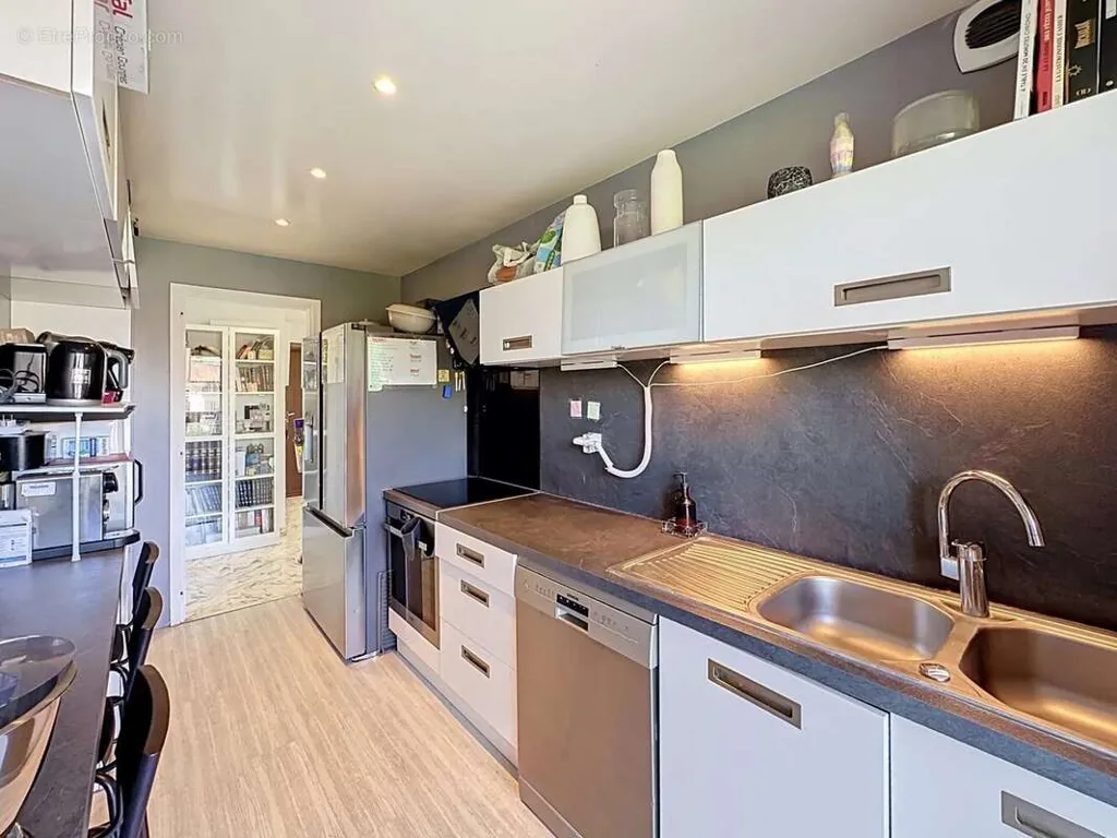 Kitchen - Luxury Apartment with Sea View in Nice