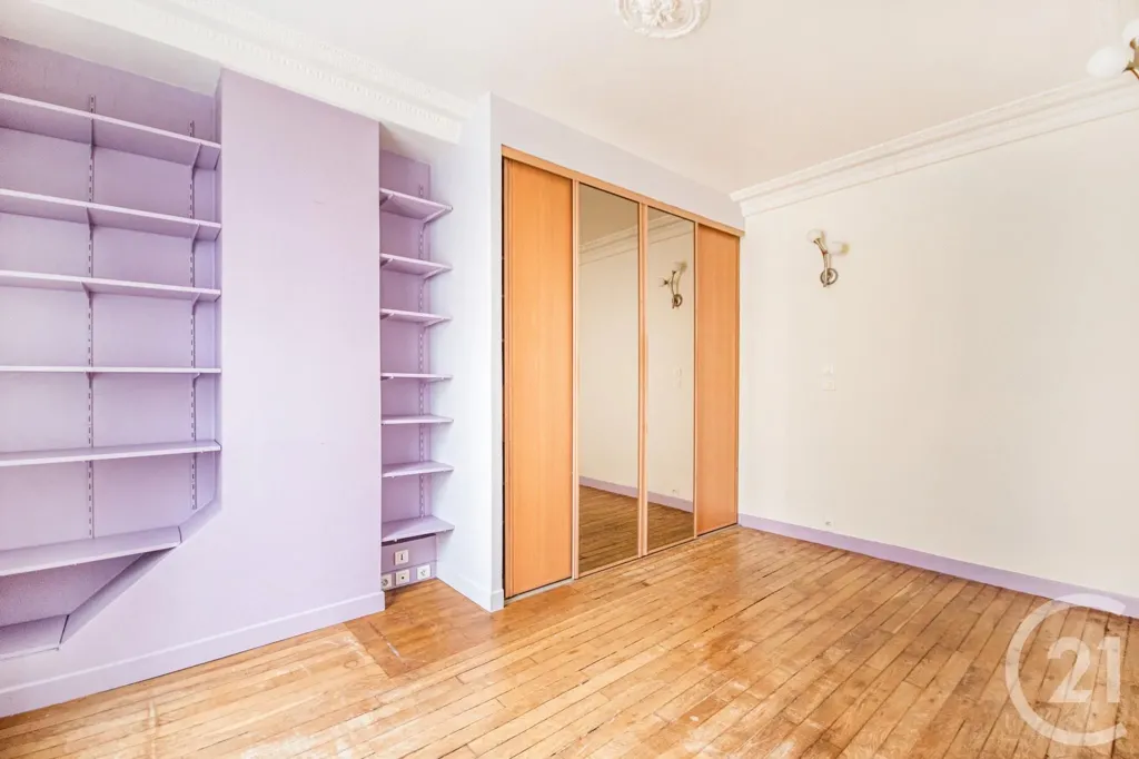 Toad - Charming 2-Bed Flat in Paris 75010
