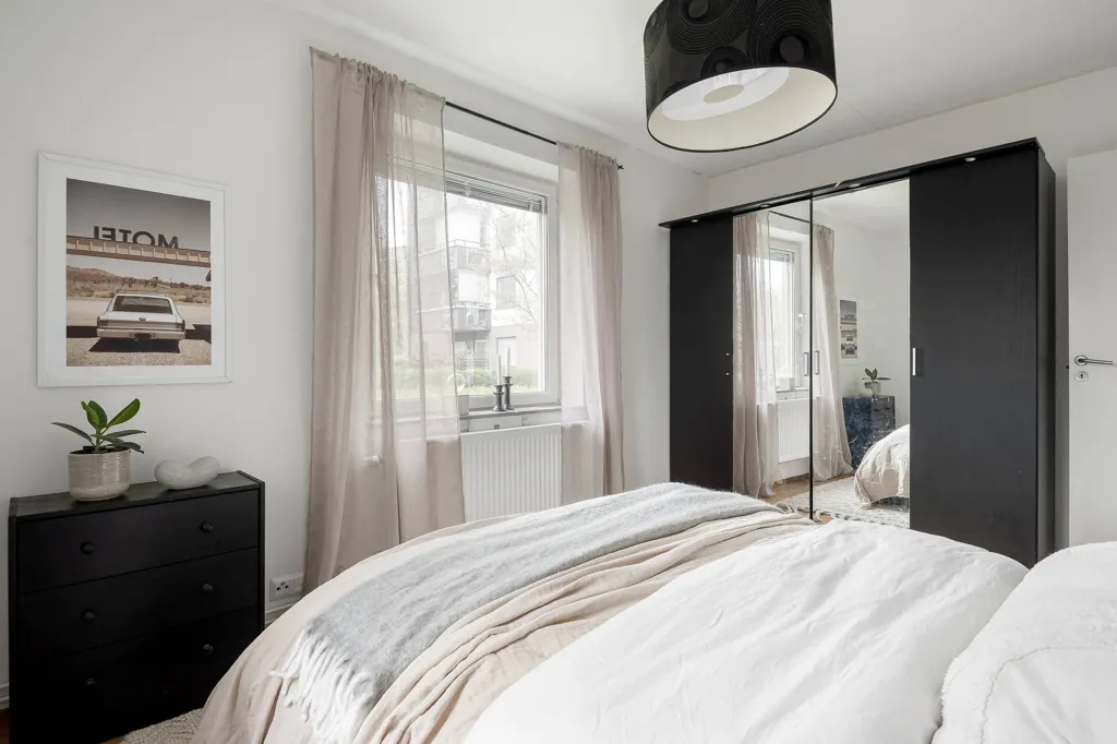 Magamistoad - Spacious 3-Bedroom Flat with Terrace in Hässelby Strand