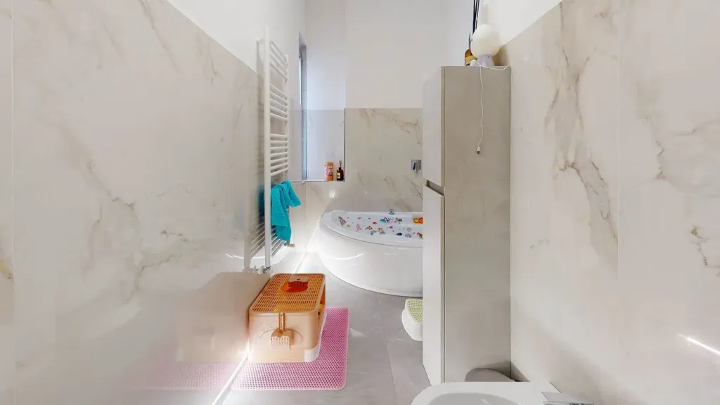Salles de bain - Ground Floor Apartment with Balcony in Florence