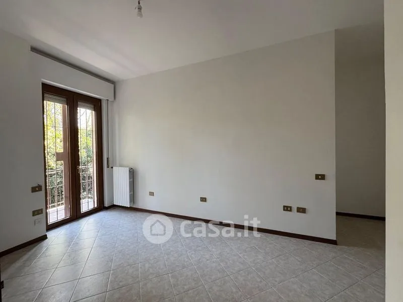 Stanze - Three-Bedroom Apartment with Terrace in Cremona