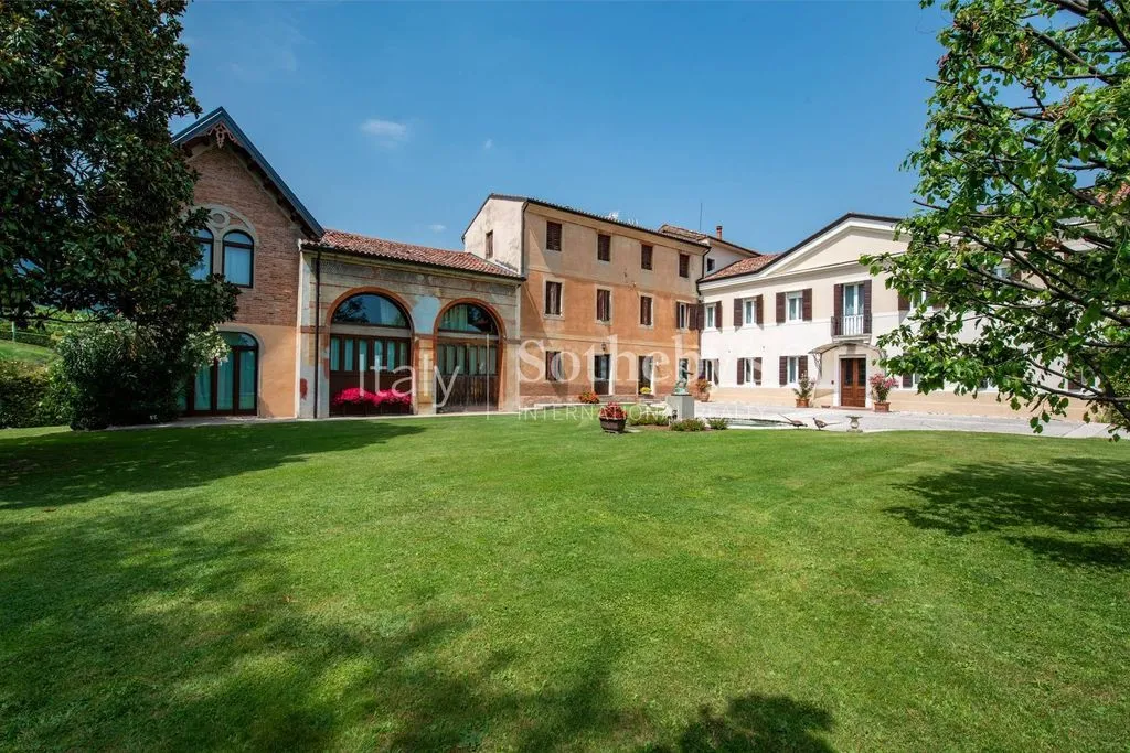 Extérieur - Historic Villa with Panoramic Pool in Vittorio Veneto