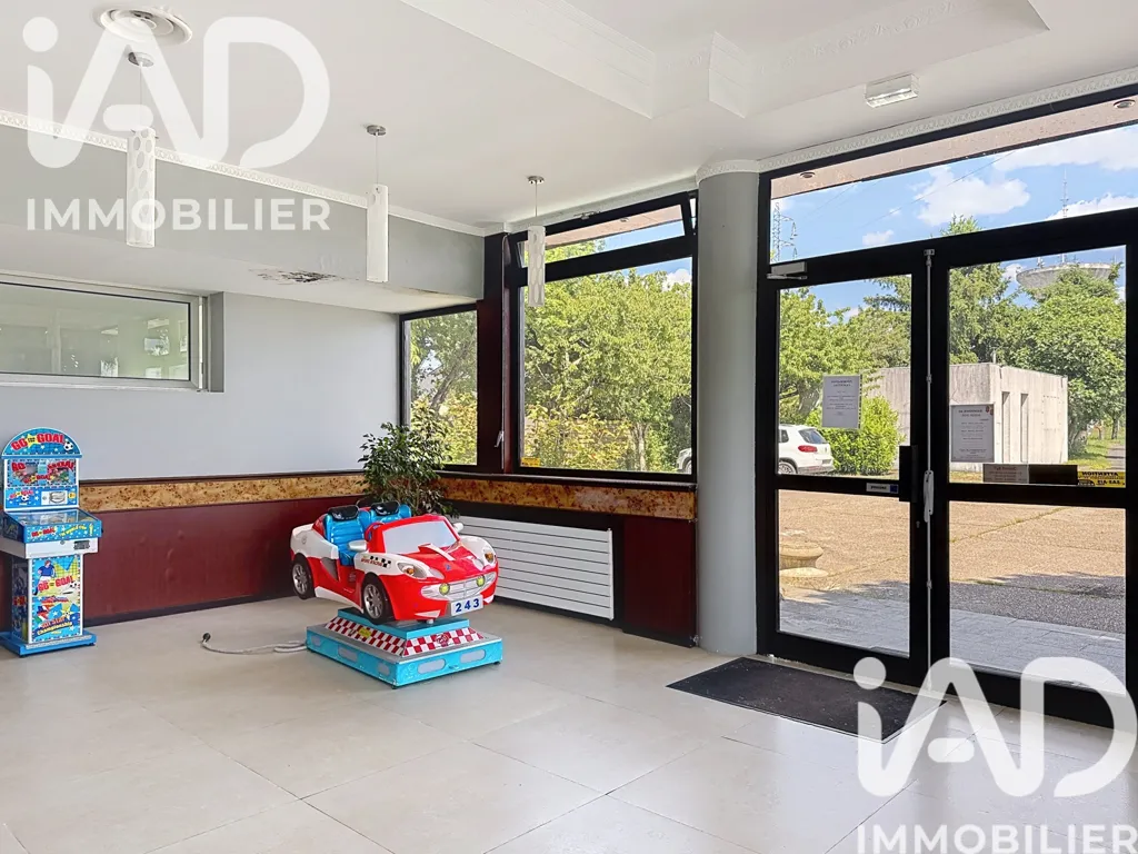 Garaaž - Mixed-Use Property with Commercial Potential in Gien