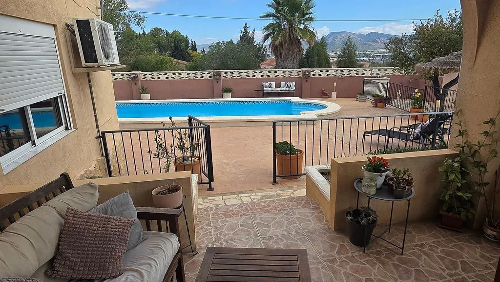 Piscine - Chalet with Pool and Terrace in Sax