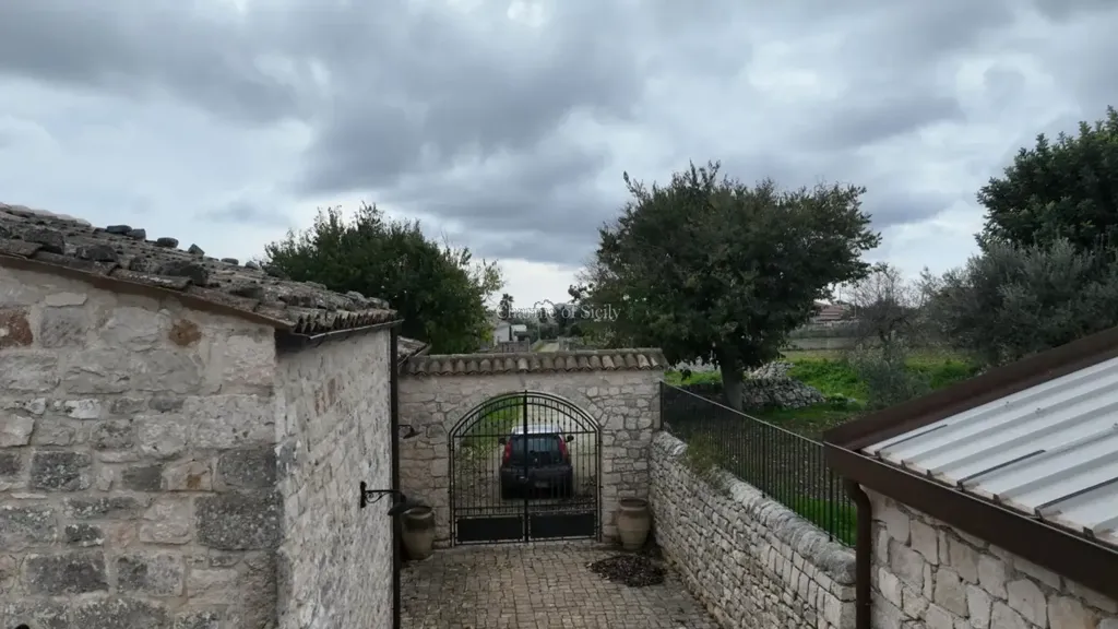 Garden - Historic Stone Villa with Garden in Modica