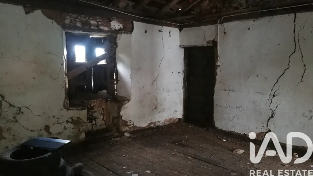 Toad - Traditional Cottage for Renovation in Amioso Cimeiro