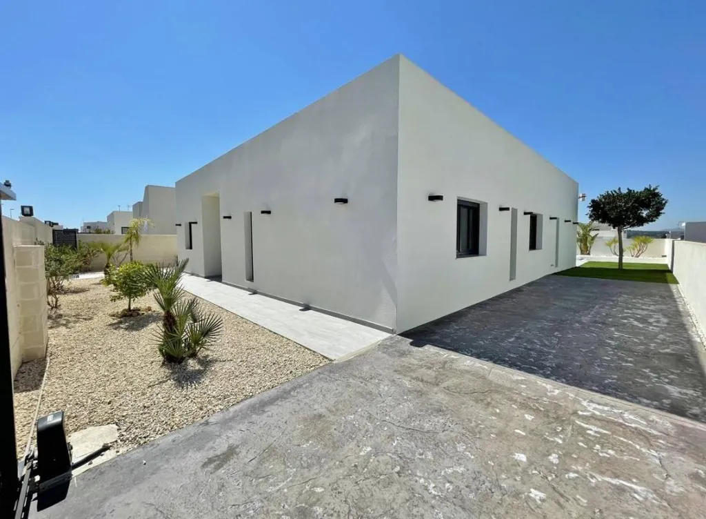 Välivaade - New-Build House with Pool in Rafal