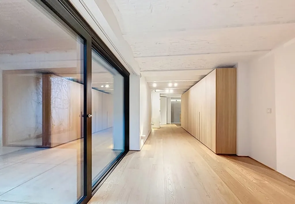 Entrée - Duplex avec Terrasse et Cour à Place du Châtelain