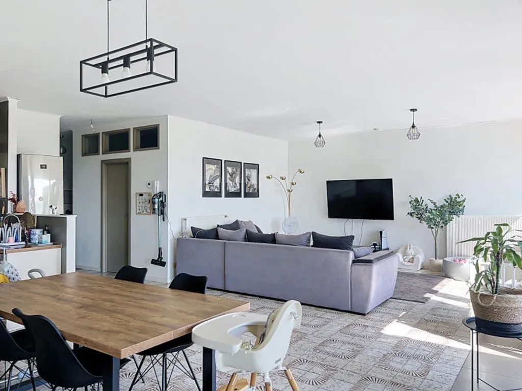 Söögituba - Spacious Ground Floor Apartment with Terrace in Blegny