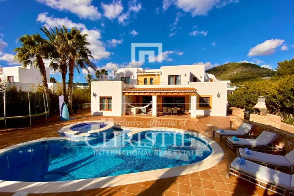 Bassein - Villa with Pool between Ibiza and Salinas Beach