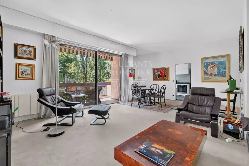 Soggiorno - Spacious Apartment with Balcony in Neuilly