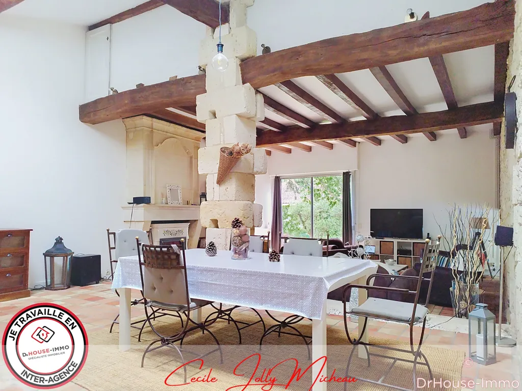 Salle à manger - Maison en Pierre avec Piscine à Saint-Savin