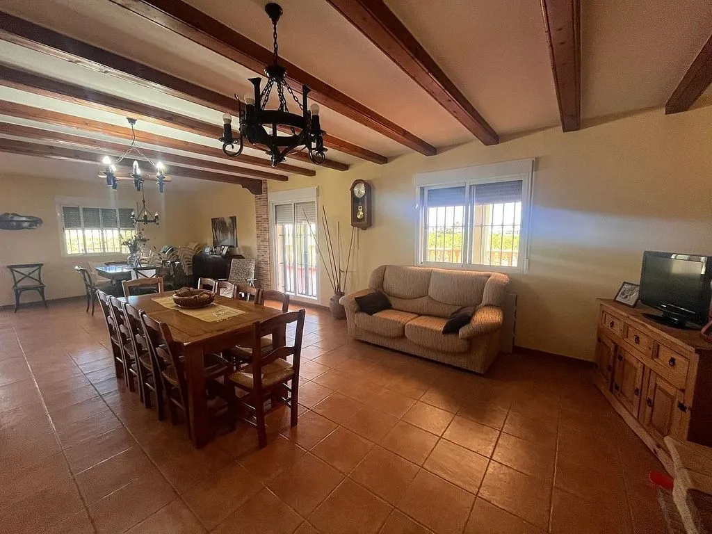 Söögituba - Rustic House with Pool in Daya Nueva
