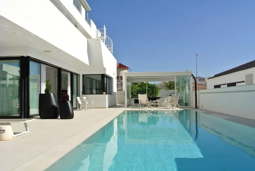 Piscina - Luxury Villa with Pool in La Marina