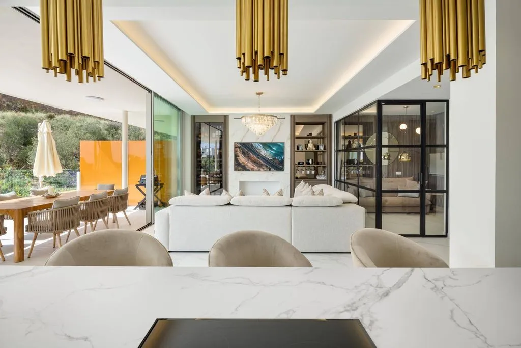 Dining Room - Luxury Apartment with Sea View in Mijas